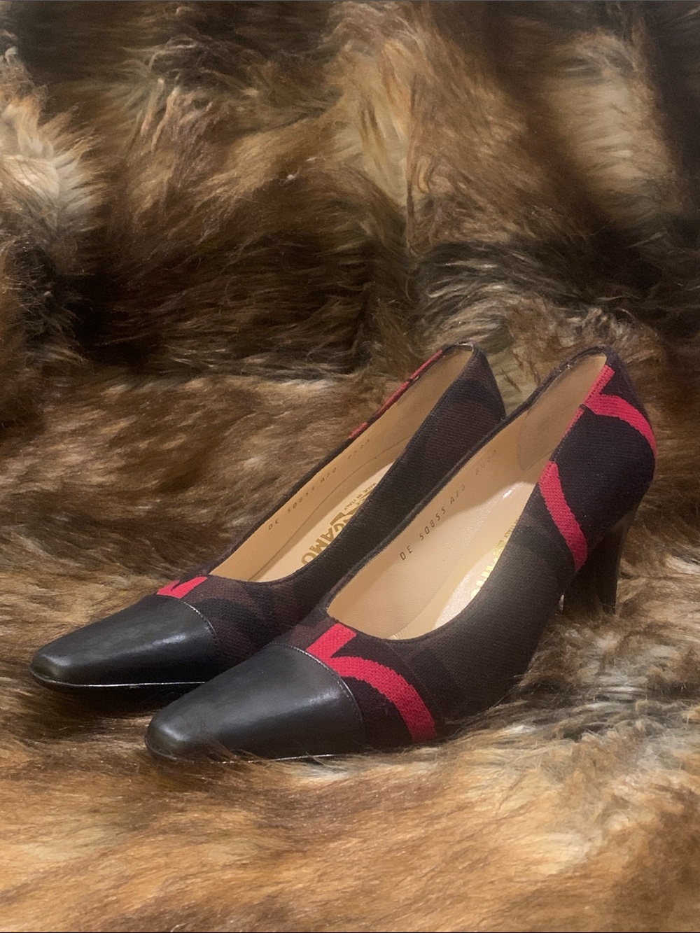 SALVATORE FERRAGAMO Black and Purple w Red Signature Logo Pumps Heels 8.5 AA